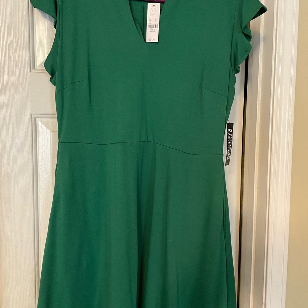 Kelly green summer dress with pockets.